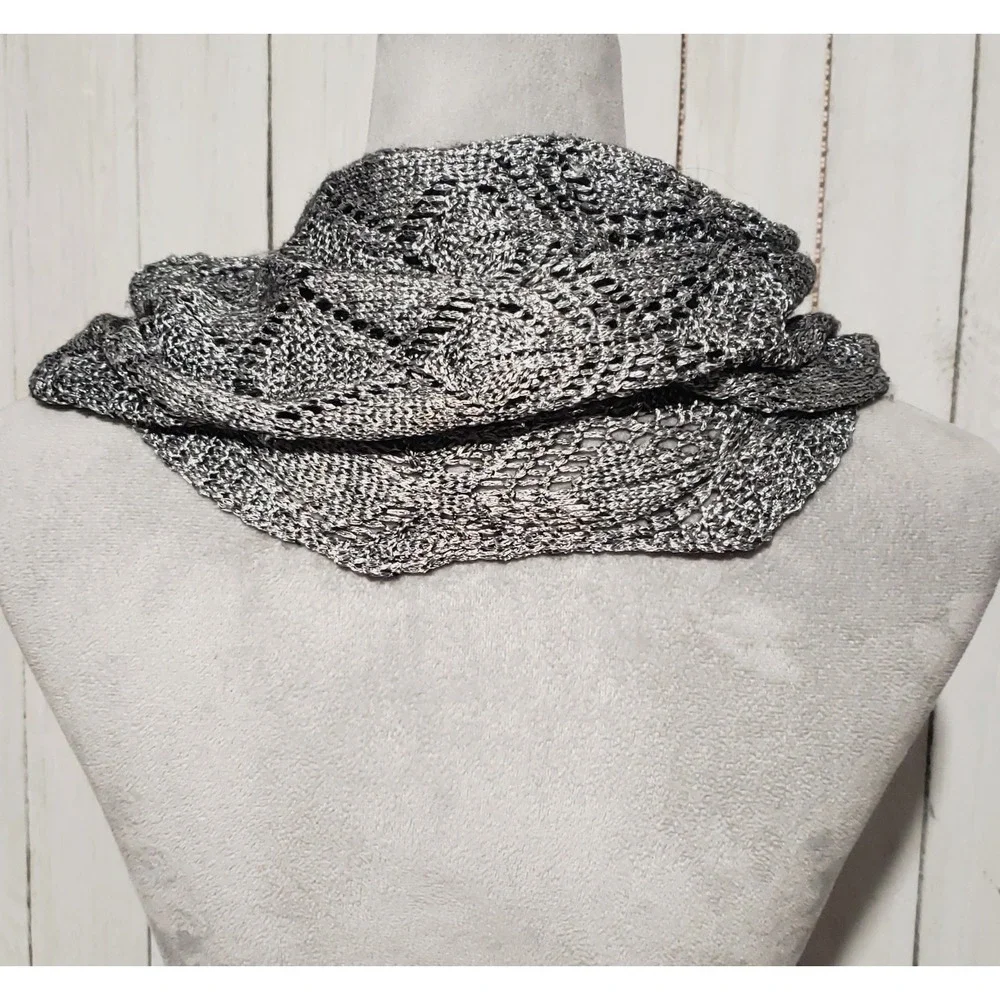 Coldwater Creek Infinity Scarf Gray Metallic Knit Glam Y2K Cottage Whimsigoth‎